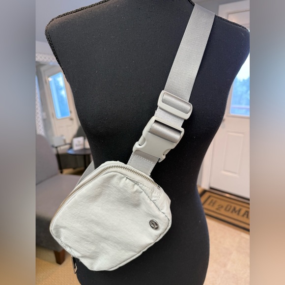 lululemon athletica Handbags - Lululemon Everywhere Belt Bag 1L Fanny Pack Light Gray